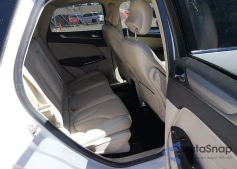 2019 Lincoln Mkc Standard z USA, uszkodzony, nr VIN 5LMCJ1C96KUL38405